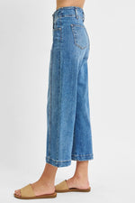 High Rise-Crop Front Seam Detail