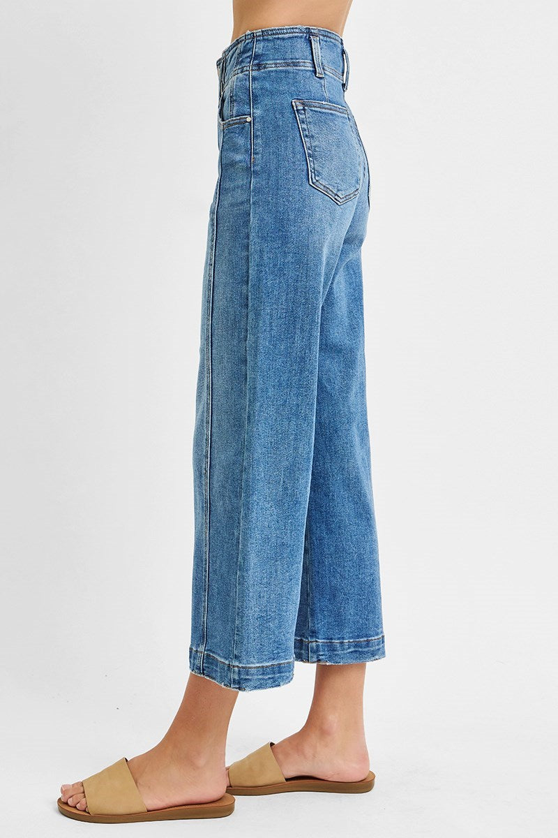 High Rise-Crop Front Seam Detail