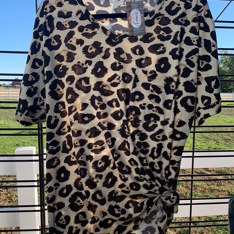 Leopard V-Neck Pocket T