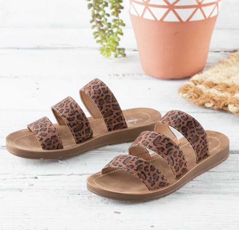 Daphne Slide Leopard